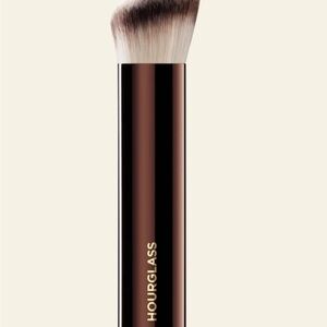 Hourglass Vanish Seamless Finish  foundation brush